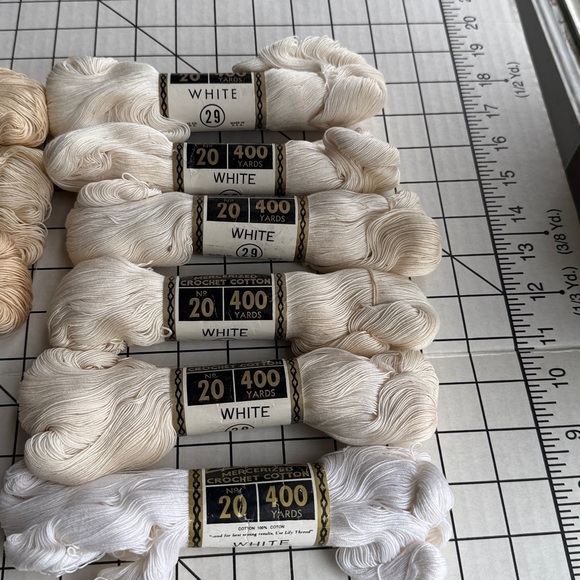Lot/9 Vintage Daisy Lily Mercerized Crochet Cotton No 20 400 Yards White Thread - Picture 2 of 7